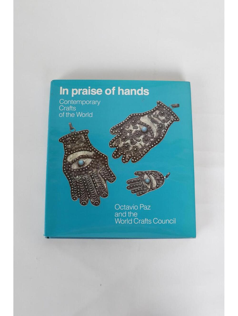 74' In Praise Of Hands Contemporary Crafts Of The World Book